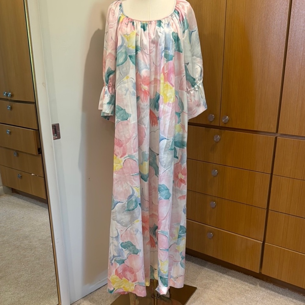 Lucie Ann Vintage Elegant Floral Maxi Dress with Pastel Tones